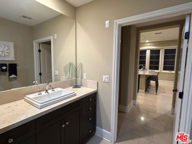 23500 Park Sorrento C33, Calabasas, CA 91302