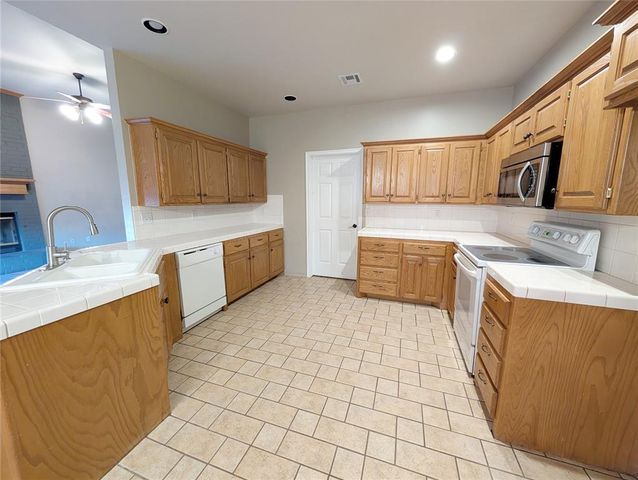 4801 Deer Ridge Boulevard, Yukon, OK 73099