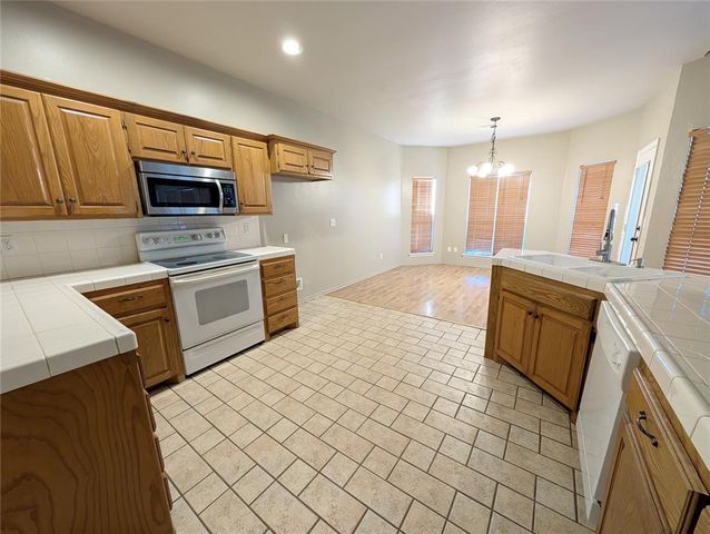 4801 Deer Ridge Boulevard, Yukon, OK 73099