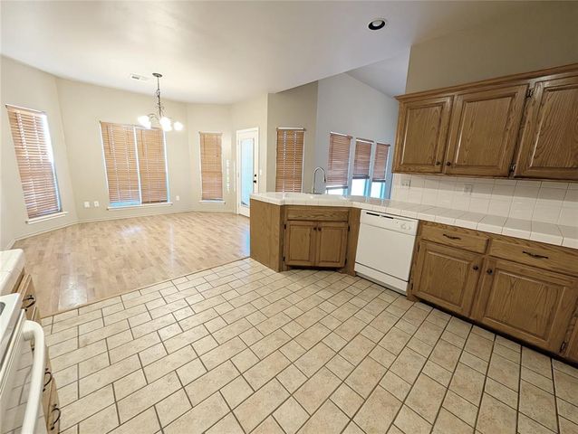 4801 Deer Ridge Boulevard, Yukon, OK 73099