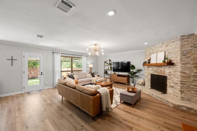 3913 Leafield DR, Austin, TX 78749