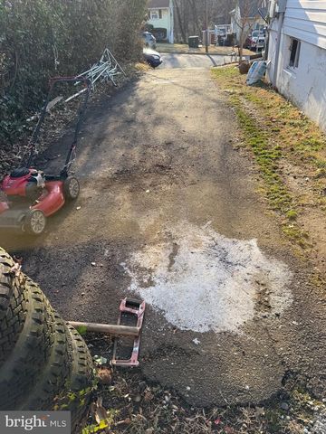 3845 PINEWOOD TER, Falls Church, VA 22041