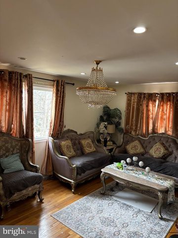 3845 PINEWOOD TER, Falls Church, VA 22041