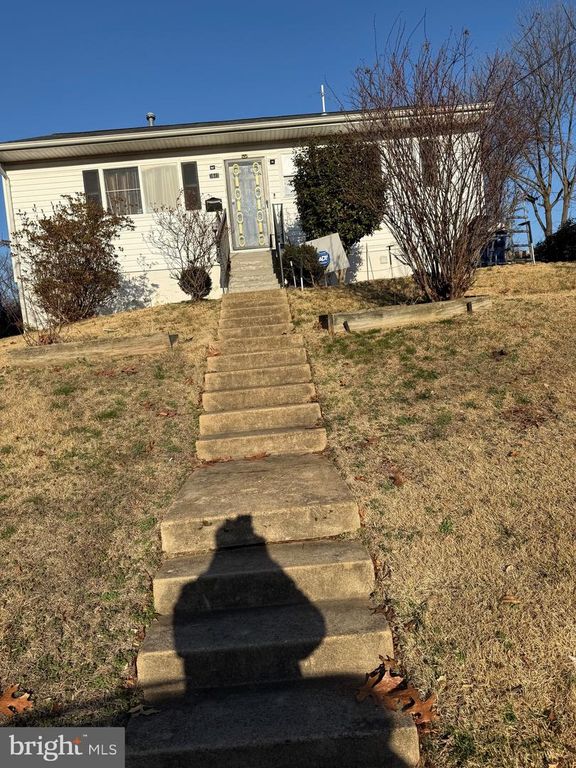 3845 PINEWOOD TER, Falls Church, VA 22041