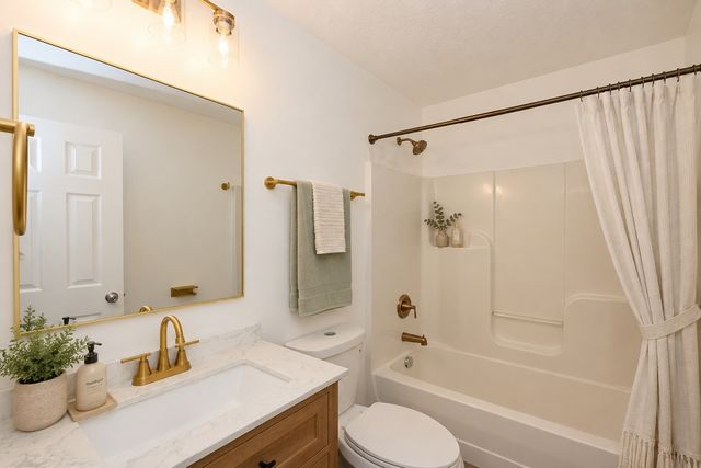 200 Larkin Springs Rd, Madison, TN 37115