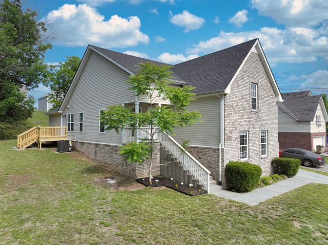 200 Larkin Springs Rd, Madison, TN 37115