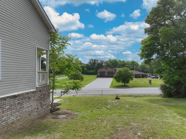 200 Larkin Springs Rd, Madison, TN 37115