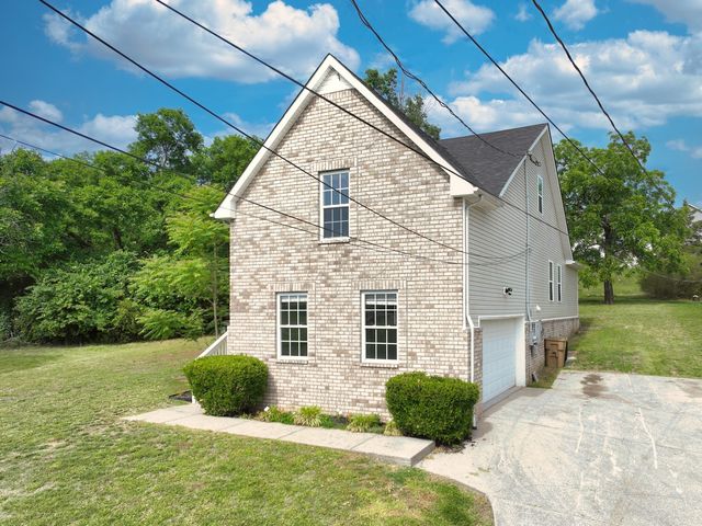 200 Larkin Springs Rd, Madison, TN 37115