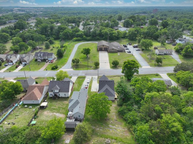 200 Larkin Springs Rd, Madison, TN 37115
