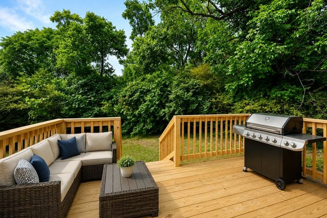 200 Larkin Springs Rd, Madison, TN 37115