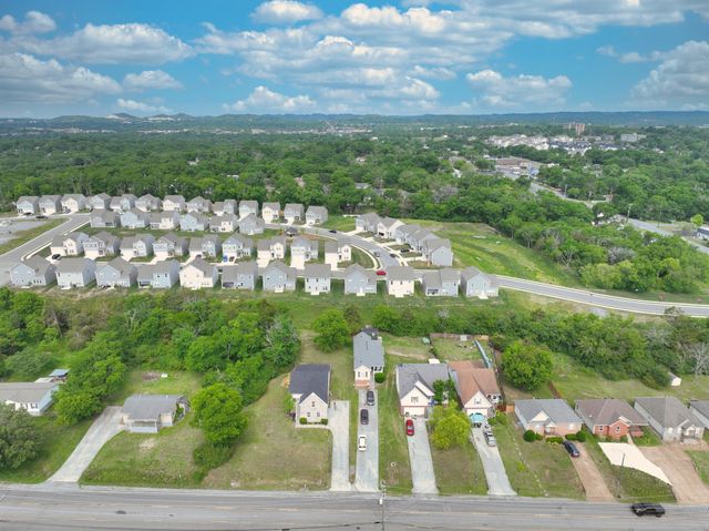 200 Larkin Springs Rd, Madison, TN 37115