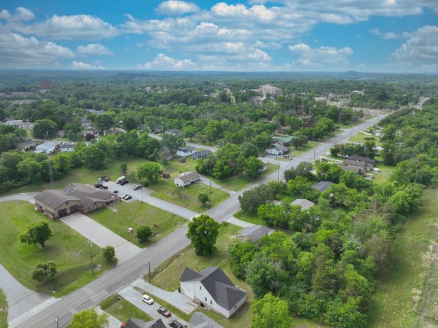 200 Larkin Springs Rd, Madison, TN 37115