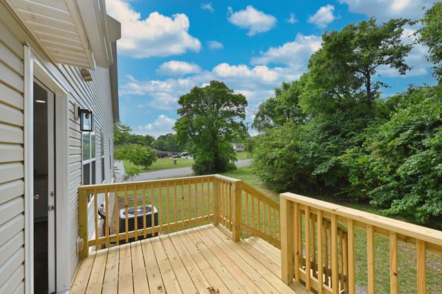 200 Larkin Springs Rd, Madison, TN 37115