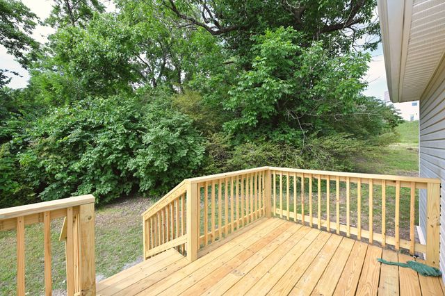 200 Larkin Springs Rd, Madison, TN 37115