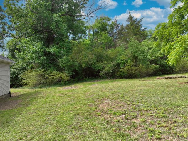 200 Larkin Springs Rd, Madison, TN 37115