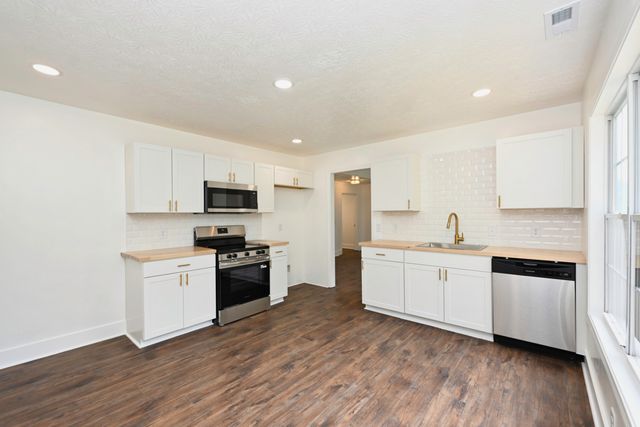 200 Larkin Springs Rd, Madison, TN 37115