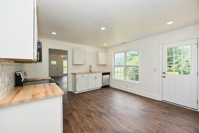 200 Larkin Springs Rd, Madison, TN 37115