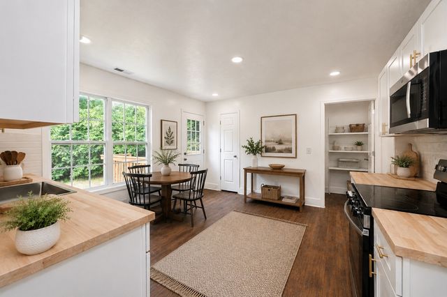 200 Larkin Springs Rd, Madison, TN 37115