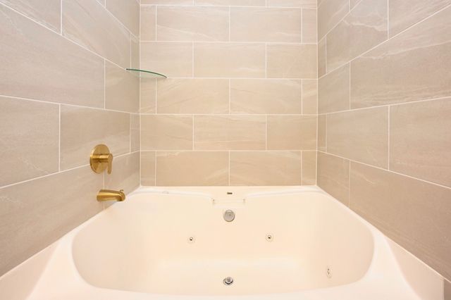 200 Larkin Springs Rd, Madison, TN 37115