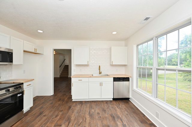 200 Larkin Springs Rd, Madison, TN 37115