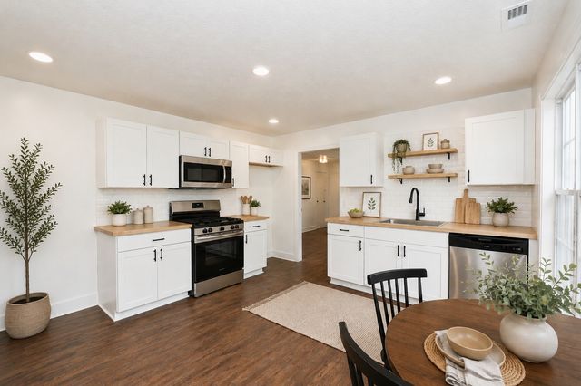 200 Larkin Springs Rd, Madison, TN 37115