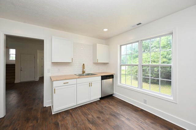 200 Larkin Springs Rd, Madison, TN 37115