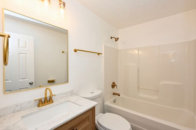 200 Larkin Springs Rd, Madison, TN 37115
