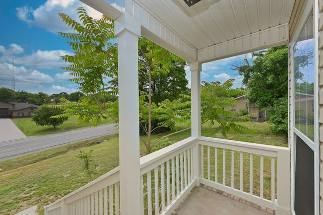 200 Larkin Springs Rd, Madison, TN 37115