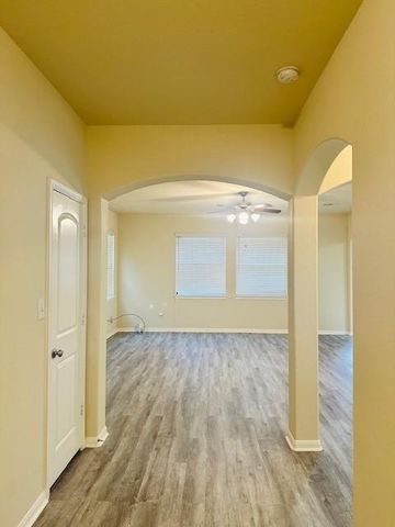 2718 Meandering Elm Trail, Houston, TX 77045