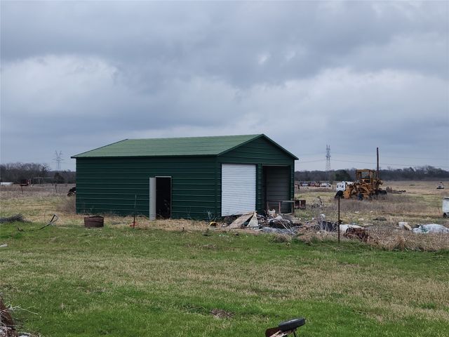 7662 NW County Road 1300, Barry, TX 75102