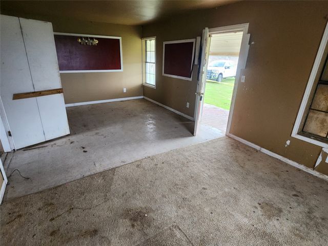 7662 NW County Road 1300, Barry, TX 75102