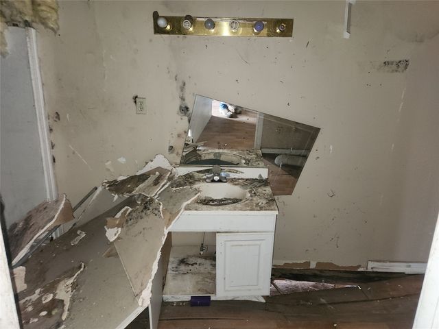 7662 NW County Road 1300, Barry, TX 75102