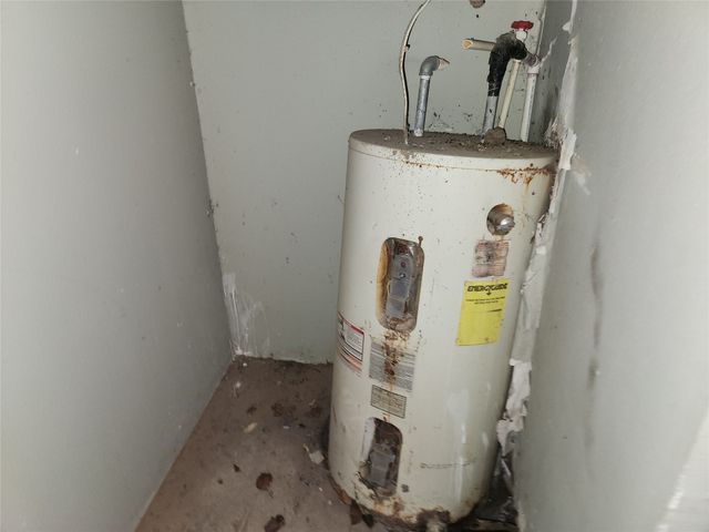 7662 NW County Road 1300, Barry, TX 75102