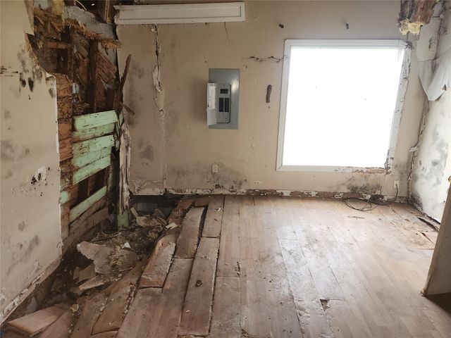 7662 NW County Road 1300, Barry, TX 75102