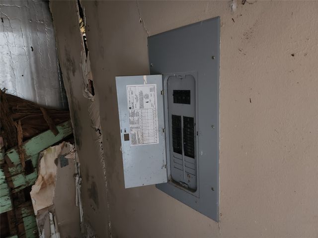 7662 NW County Road 1300, Barry, TX 75102