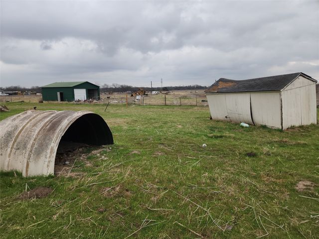 7662 NW County Road 1300, Barry, TX 75102