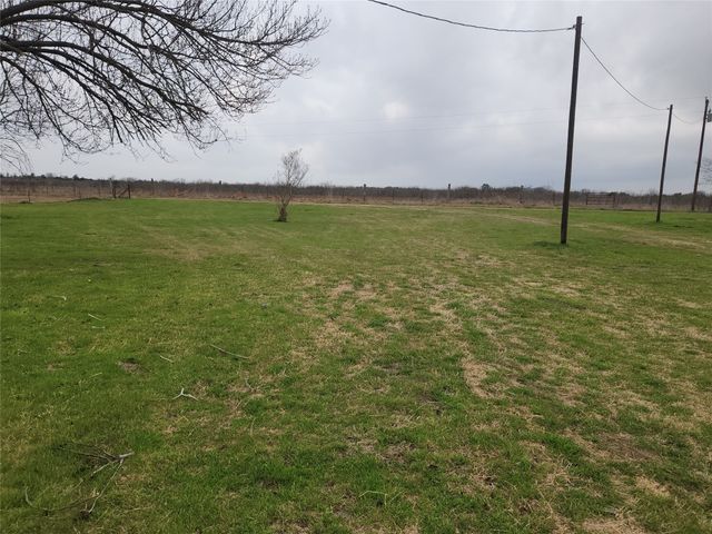 7662 NW County Road 1300, Barry, TX 75102