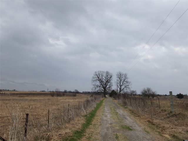 7662 NW County Road 1300, Barry, TX 75102