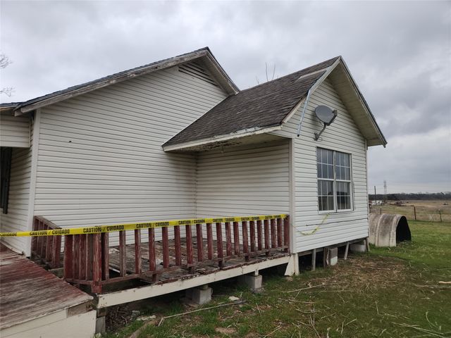 7662 NW County Road 1300, Barry, TX 75102