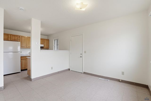 930 E OAKLAND, Rapid City, SD 57701