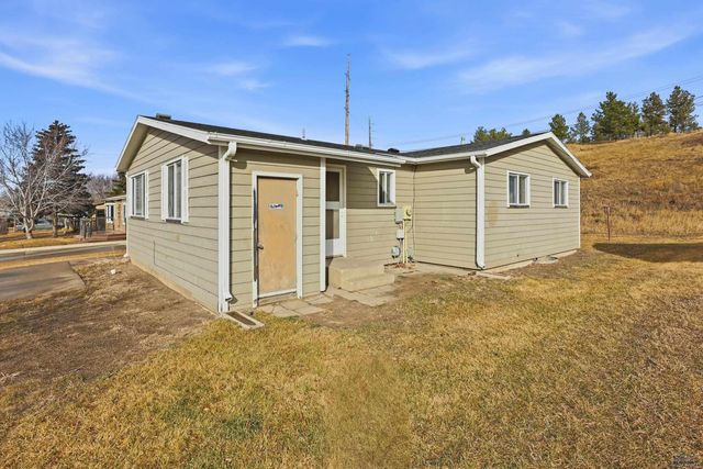 930 E OAKLAND, Rapid City, SD 57701