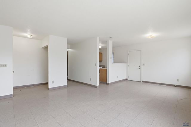 930 E OAKLAND, Rapid City, SD 57701