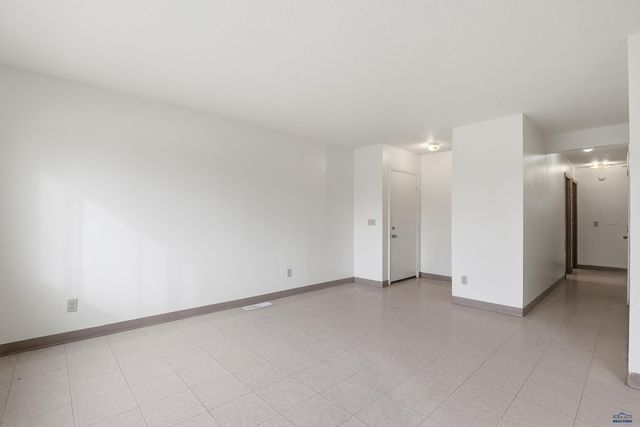 930 E OAKLAND, Rapid City, SD 57701