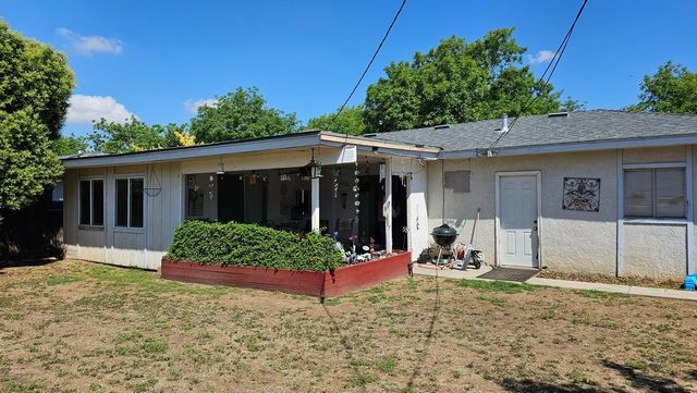 2211 W Garland Avenue, Fresno, CA 93705