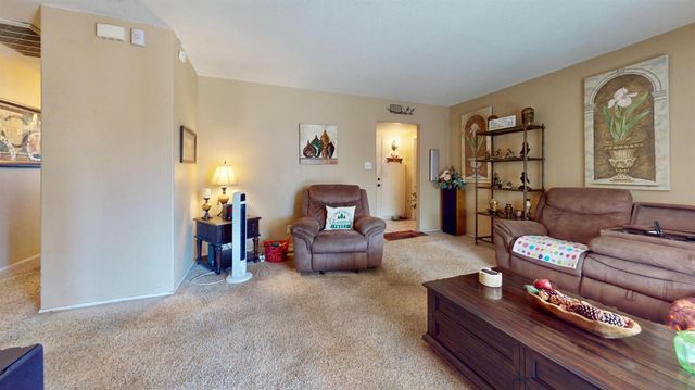 2211 W Garland Avenue, Fresno, CA 93705