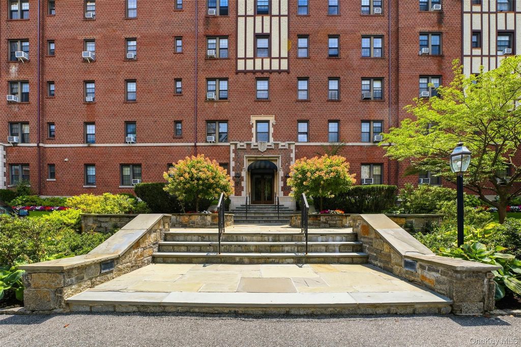 620 Pelhamdale Avenue 31, Pelham, NY 10803 — photo 2