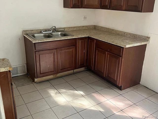 18096 Hamburg Street, Detroit, MI 48205