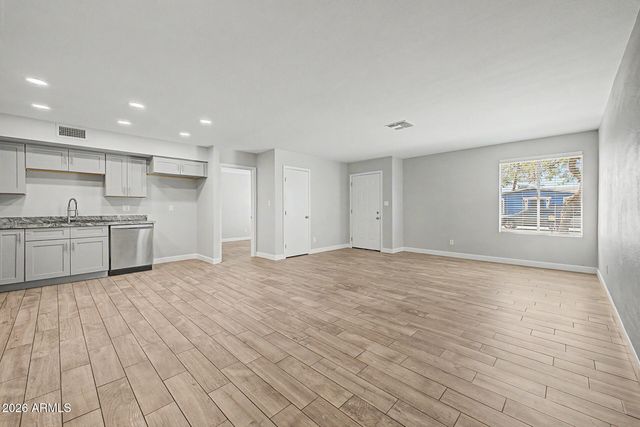 6940 W VERNON Avenue, Phoenix, AZ 85035