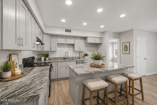 6940 W VERNON Avenue, Phoenix, AZ 85035