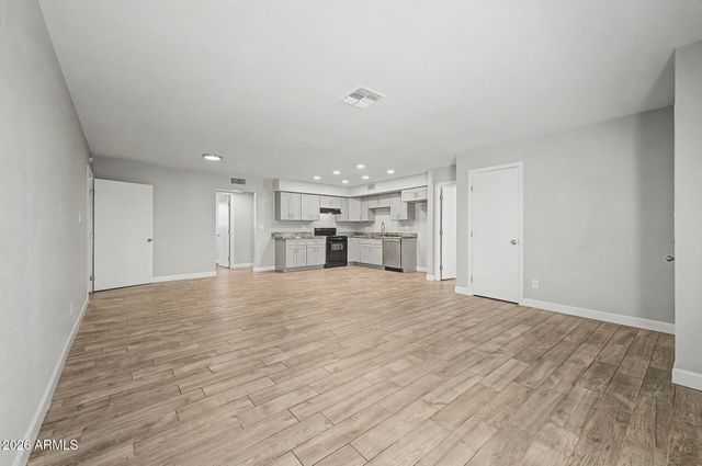 6940 W VERNON Avenue, Phoenix, AZ 85035